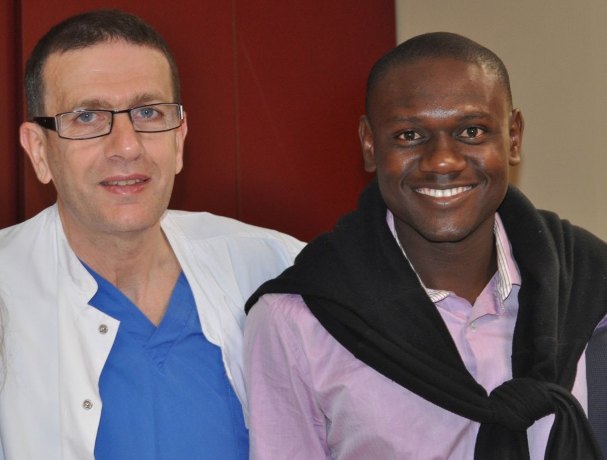 Moussa Diarra, opéré en 2001 grâce à la Fondation, en visite à Saint Joseph